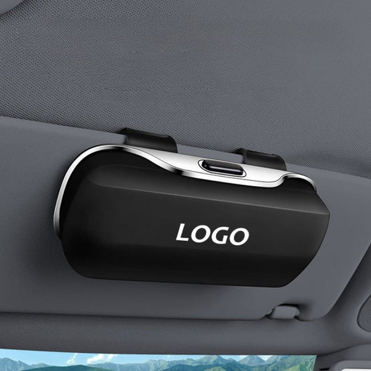 Multifunktionales Etui für die Sonnenbrille im Auto